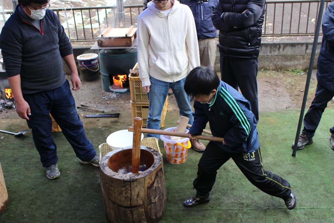 餅つき大会の様子