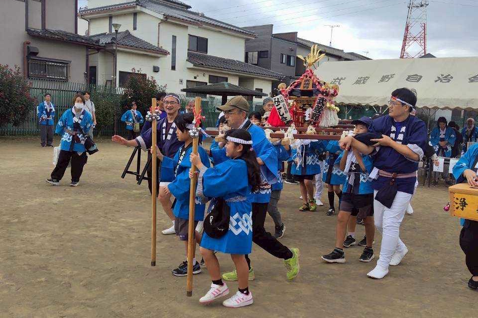 みこし祭りの様子